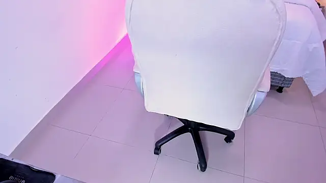 Megann Williamss online show from January 5, 2026, 7:39 pm