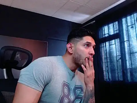 Snapshot of RichardMilleer chatting on October 20, 2025, 2:06 pm RichardMilleer online show from October 20, 2025, 2:06 pm