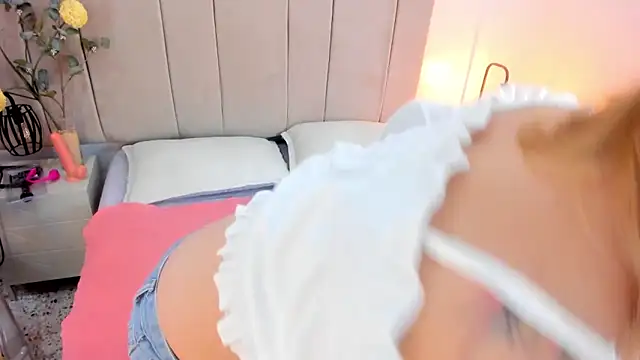 Snapshot of paultte chatting on February 6, 2026, 3:19 pm paultte online show from February 6, 2026, 3:19 pm