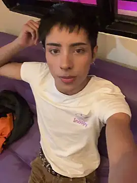 Snapshot of EstivenSallas chatting on November 16, 2025, 3:22 am EstivenSallas online show from November 16, 2025, 3:22 am