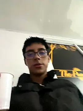 Snapshot of EstivenSallas chatting on November 18, 2025, 2:16 am EstivenSallas online show from November 18, 2025, 2:16 am