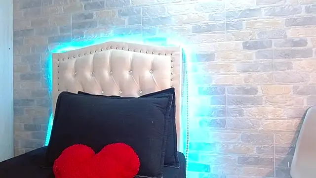 oliviarichard  online show from October 8, 2025, 7:47 pm