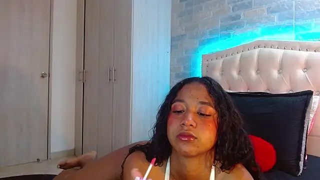 oliviarichard  online show from October 6, 2025, 8:31 pm