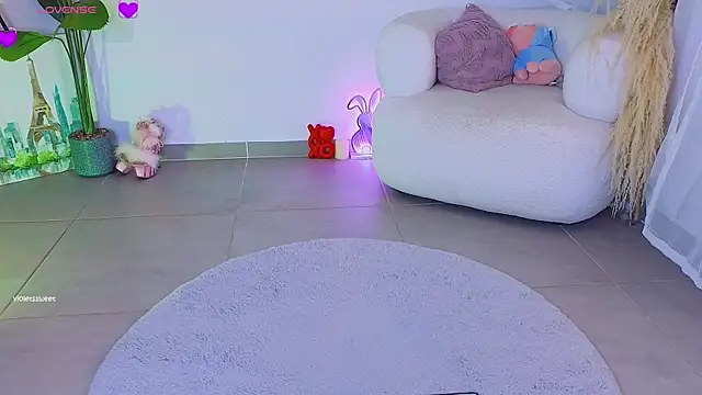 violetssweet online show from October 13, 2025, 5:20 am