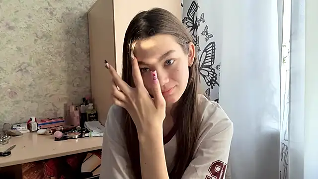 Cuteviola online show from February 16, 2026, 12:42 am