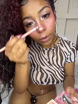 PrettyTiana  online show from November 25, 2025, 7:47 pm