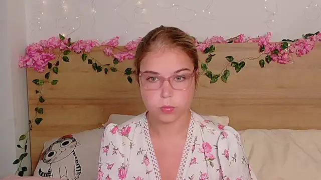 Snapshot of Lilith_Bonheur chatting on October 16, 2025, 8:06 pm Lilith Bonheur online show from October 16, 2025, 8:06 pm