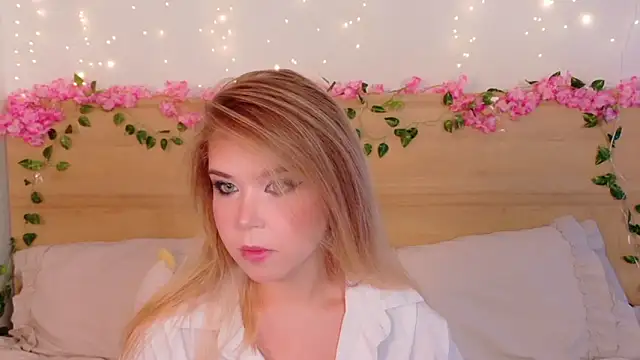 Snapshot of Lilith_Bonheur chatting on November 2, 2025, 9:20 pm Lilith Bonheur online show from November 2, 2025, 9:20 pm