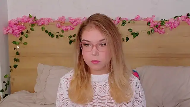 Snapshot of Lilith_Bonheur chatting on October 24, 2025, 9:25 pm Lilith Bonheur online show from October 24, 2025, 9:25 pm