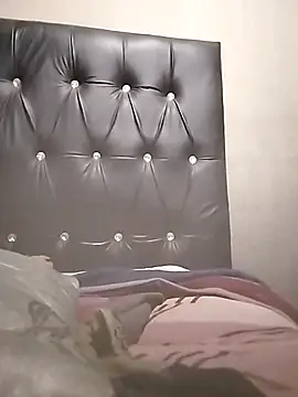 Snapshot of Dickninja084 chatting on October 25, 2025, 12:32 am Dickninja084 online show from October 25, 2025, 12:32 am