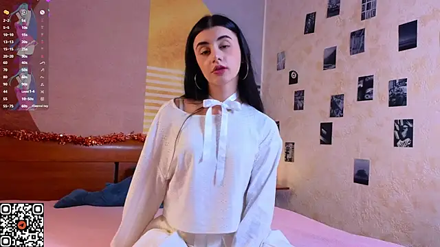 MelanieMooor online show from December 22, 2025, 4:29 pm