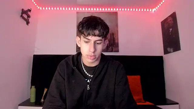 Aaron Spencer13 online show from November 28, 2025, 1:55 pm