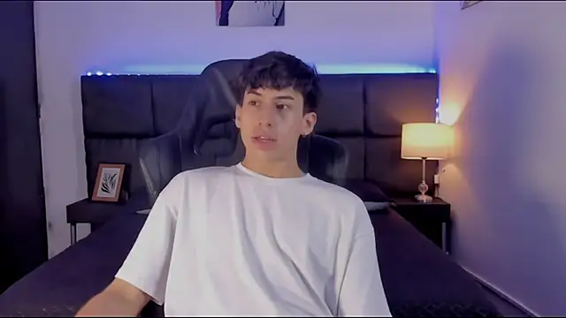 Aaron Spencer13 online show from September 29, 2025, 6:13 pm