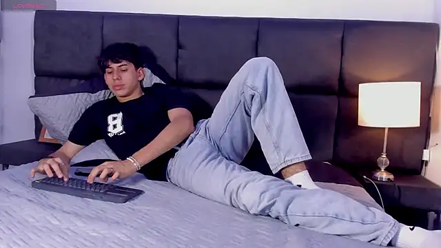 Aaron Spencer13 online show from September 23, 2025, 6:26 pm