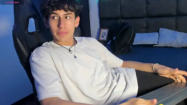 Aaron Spencer13 online show from October 16, 2025, 7:11 pm