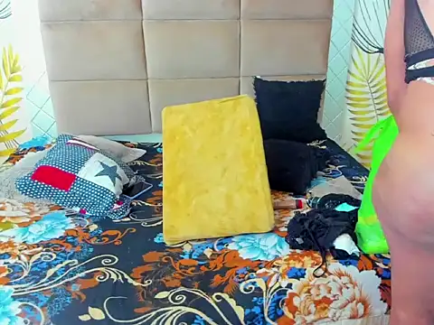 Snapshot of sweet_lulu_sofia chatting on February 10, 2026, 10:09 pm sweet lulu sofia online show from February 10, 2026, 10:09 pm