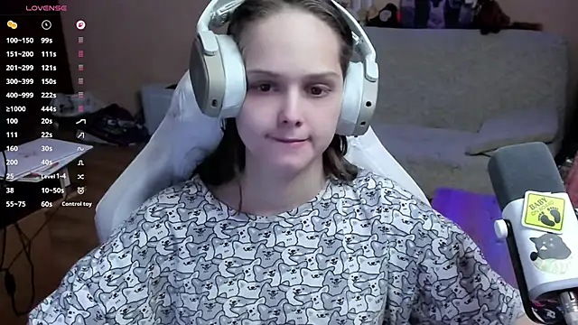 Snapshot of SharybbFace chatting on February 2, 2026, 3:11 pm SharybbFace online show from February 2, 2026, 3:11 pm