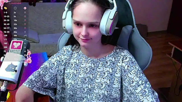 Snapshot of SharybbFace chatting on February 28, 2026, 3:11 pm SharybbFace online show from February 28, 2026, 3:11 pm