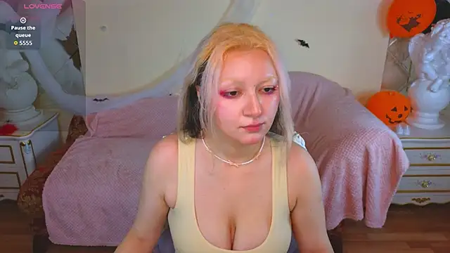 JuicyLullu online show from October 30, 2025, 11:41 am