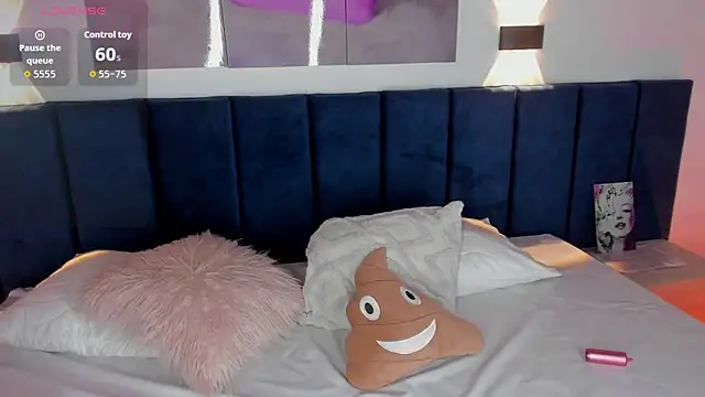 Snapshot of SharonLovee chatting on February 21, 2026, 10:45 pm SharonLovee online show from February 21, 2026, 10:45 pm