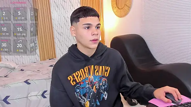 james jonnes online show from October 1, 2025, 8:35 pm