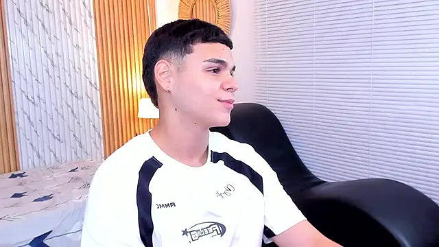 james jonnes online show from October 7, 2025, 7:48 pm