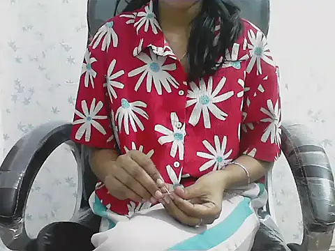 short girl  online show from March 22, 2026, 4:41 pm