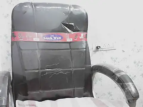 short girl  online show from April 11, 2026, 2:43 pm