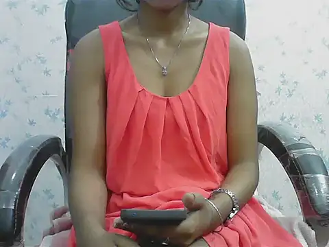 short girl  online show from April 9, 2026, 6:25 pm