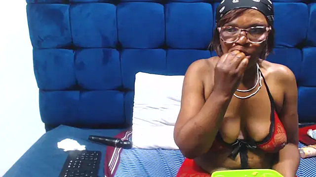 SexyBeverly  online show from October 27, 2025, 4:57 am