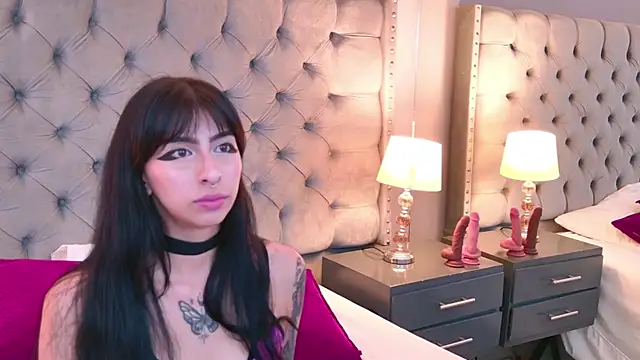 LaylaaDoll online show from December 17, 2025, 8:25 pm