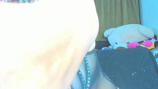 LatinaMature  online show from April 17, 2026, 10:07 am