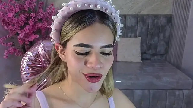 lilith4 s online show from November 4, 2025, 8:23 pm