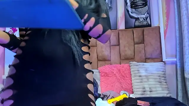 alix noa online show from December 17, 2025, 8:47 pm