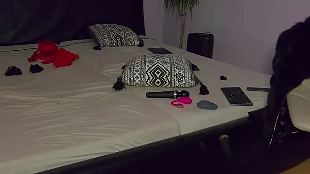 LustfulSin  online show from November 3, 2025, 7:28 pm