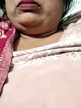 Snapshot of Mmm143 chatting on February 10, 2026, 12:15 pm Mmm143 online show from February 10, 2026, 12:15 pm