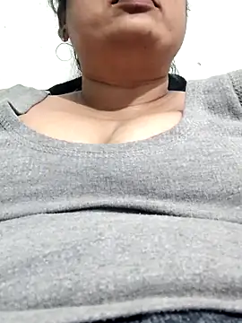 Snapshot of Mmm143 chatting on February 15, 2026, 6:14 am Mmm143 online show from February 15, 2026, 6:14 am