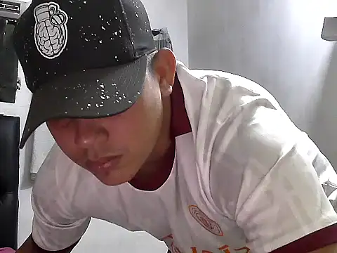 Snapshot of Alex_man23 chatting on December 5, 2025, 8:06 pm Alex man23 online show from December 5, 2025, 8:06 pm