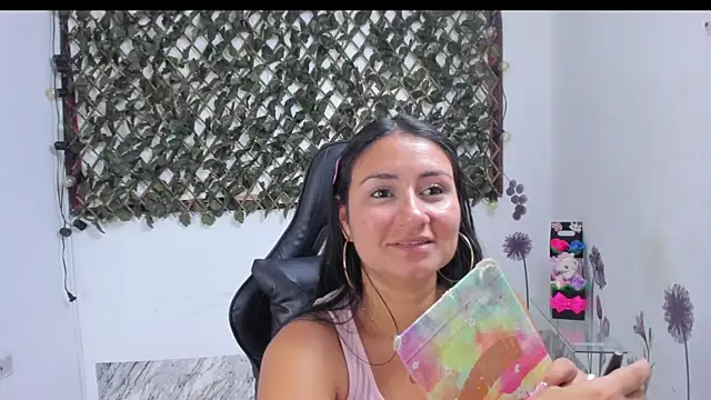 Luna021 1 online show from November 8, 2025, 8:01 pm