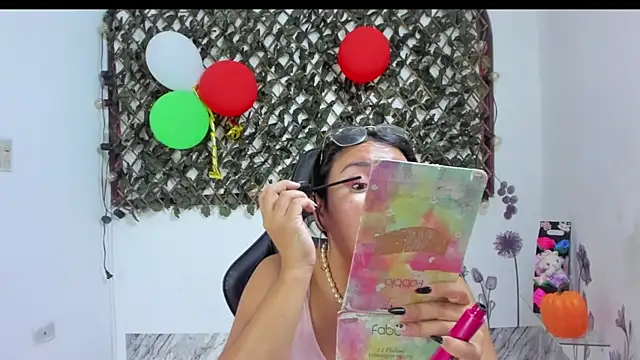 Luna021 1 online show from November 4, 2025, 7:06 pm