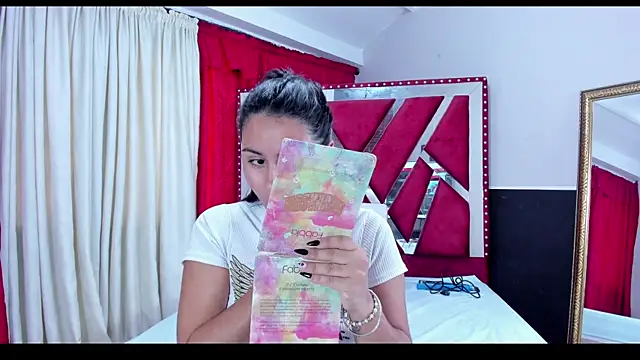 Luna021 1 online show from October 10, 2025, 8:31 pm