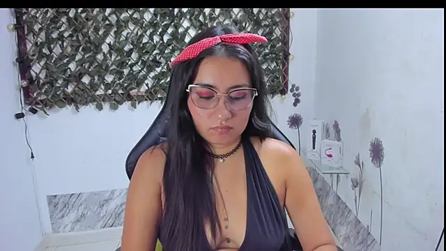 Luna021 1 online show from October 13, 2025, 7:15 pm