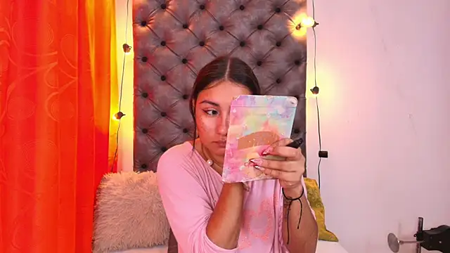 Luna021 1 online show from January 6, 2026, 9:41 pm