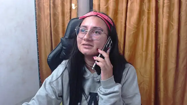 Luna021 1 online show from December 5, 2025, 9:01 pm