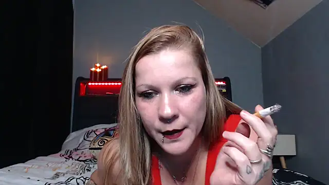 Snapshot of AnnaFalconeX chatting on October 21, 2025, 7:57 pm AnnaFalconeX online show from October 21, 2025, 7:57 pm