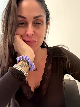 ainaht online show from December 15, 2025, 2:23 pm