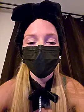 cheey-enne09 online show from September 17, 2025, 9:06 pm