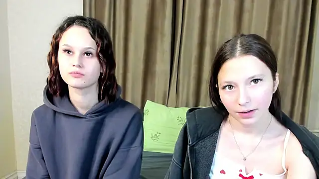 GabrielleLynchard online show from September 22, 2025, 7:09 pm