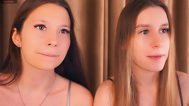 GabrielleLynchard online show from December 19, 2025, 7:49 pm