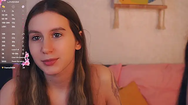 GabrielleLynchard online show from November 14, 2025, 7:50 pm